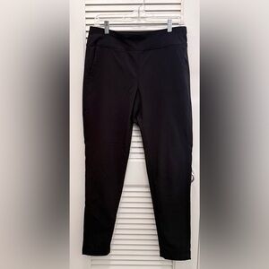 Chico's Zenergy Black Tappered Ankle Pants size 0 (small 4)